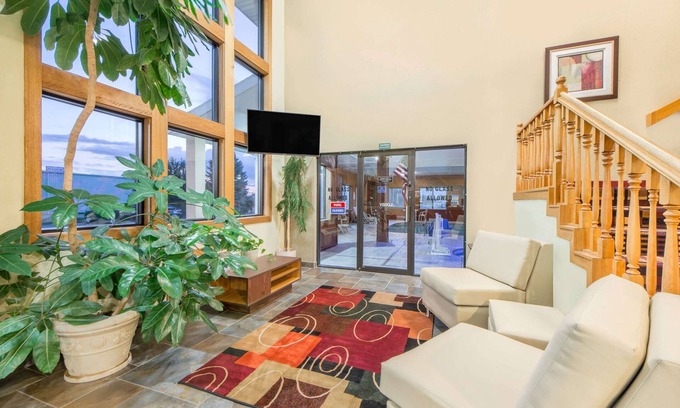 Ottumwa Hotel | Super 8 by Wyndham Ottumwa