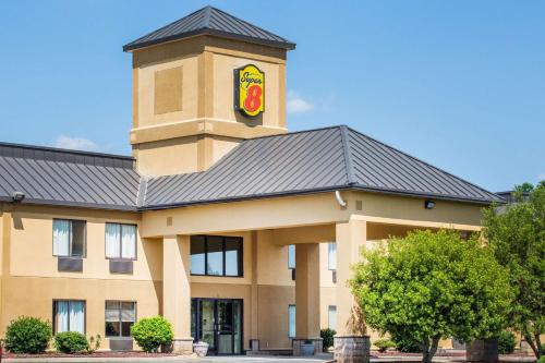 Powdersville Hotel | Super 8 by Wyndham Piedmont Greenville Area