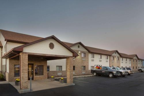 Rochelle Hotel | Super 8 by Wyndham Rochelle