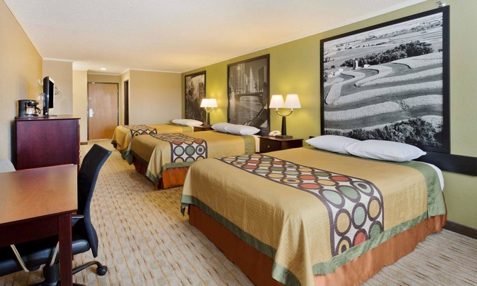 Rochelle Hotel | Super 8 by Wyndham Rochelle
