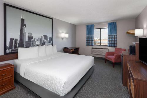 Romeoville Hotel | Super 8 by Wyndham Romeoville Bolingbrook