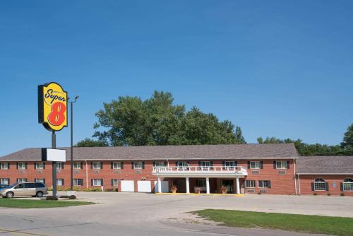 Sheldon Hotel | Super 8 by Wyndham Sheldon
