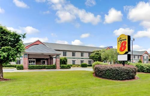 Smithfield Hotel | Super 8 by Wyndham Smithfield-Selma