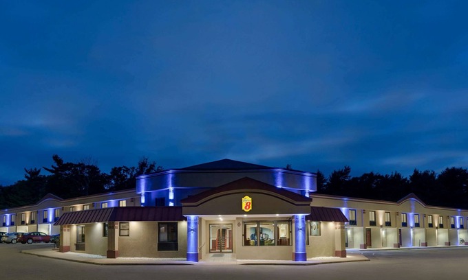 West Greenwich Hotel | Super 8 by Wyndham West Greenwich/Providence