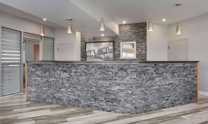 Windsor Hotel | Super 8 by Wyndham Windsor/Dougall