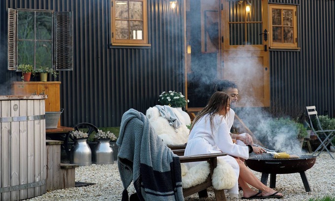 Royal Tunbridge Wells Cabin | Super luxury, designer 22' Shepherd's Hut + HotTub