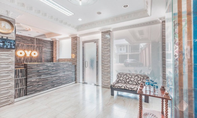 Cibinong Hotel | Super OYO 1640 Fallinda Hotel