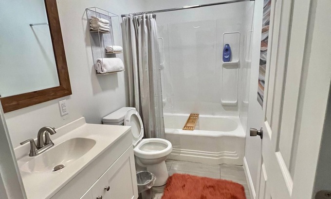 Shreveport House | Super Spacious 3 Bedroom House, w/2 Living Rooms and Close to Everything