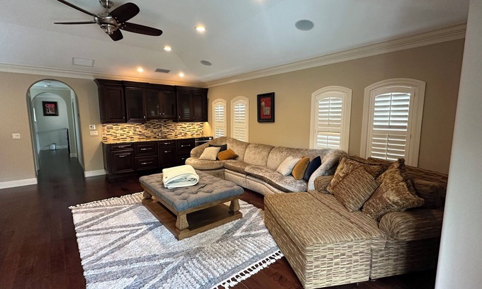 Palmetto House | Superb 7-bedroom house in Palmetto with stunning views