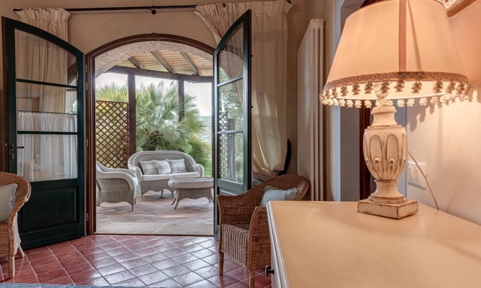 Simignano Apartment | Superb holiday home with private terrace, panoramic swimming pool and wi-fi wi-fi