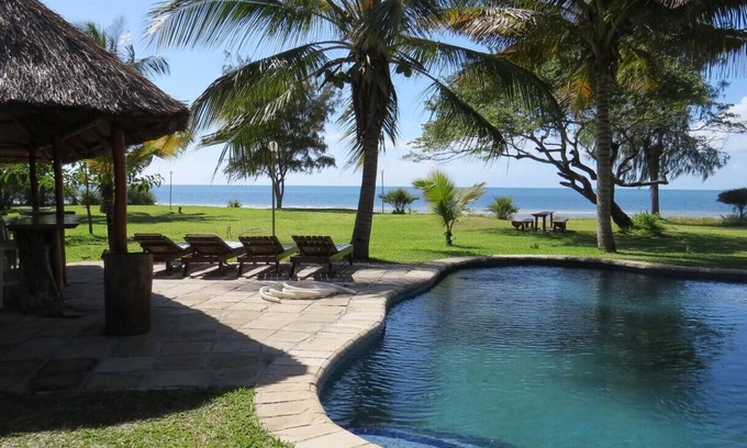 Inhambane Province House | Superb lodge with AC in Inhassoro - 9 bedrooms available