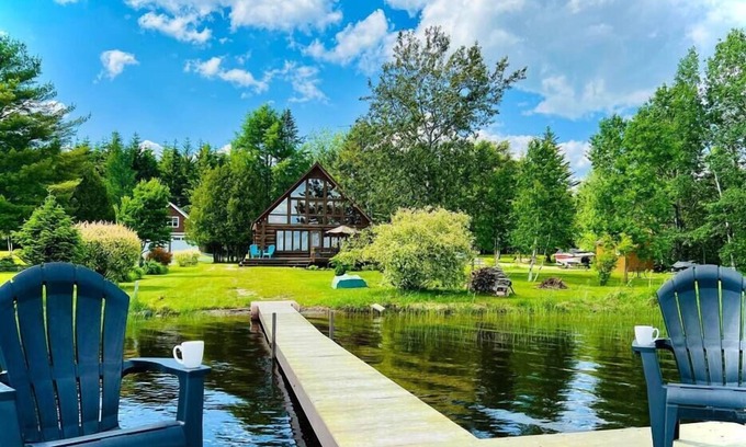 Le Haut-Saint-Francois Regional County Municipality Ski Chalet | Superb log cabin *Spa* *Waterfront*