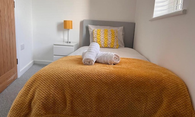 Northampton Apartment | Superb modern flat in Northampton, parking &EV