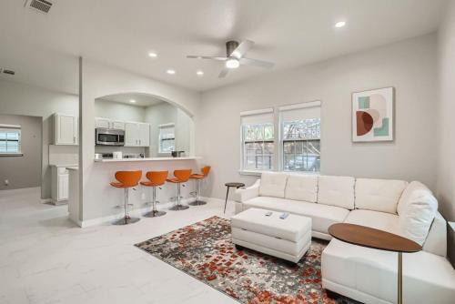 Foster Heights House | Superb White Modern Farm House