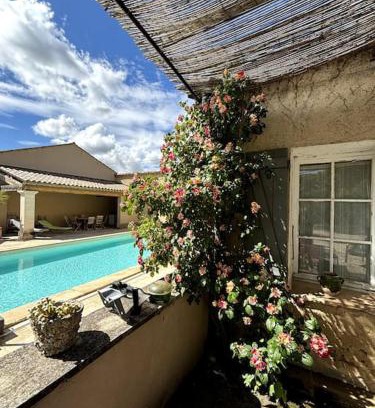 Sarrians Villa | Superbe Mas en Pierre, Piscine, Boulodrome, 14 pers