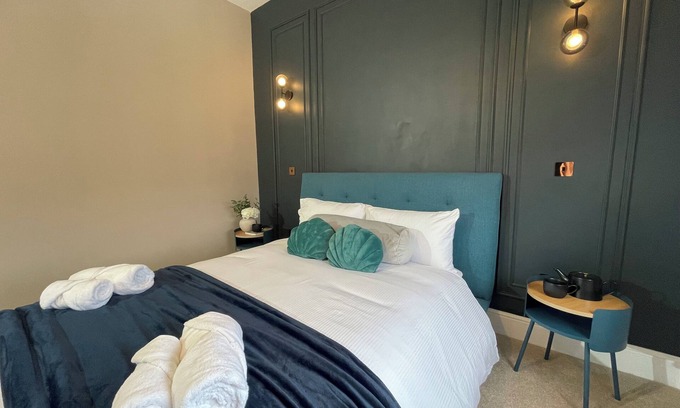 Ormskirk House | Superbly Stylish & Spacious 2 Bedroom Home in Ormskirk Town Centre