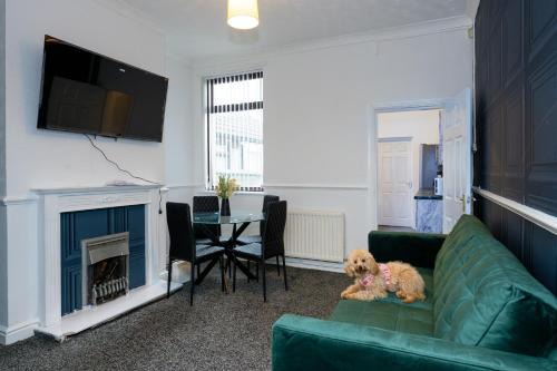 Tunstall Apartment | Superior 4-Bedroom Home ideal for families, Contractors and Relocations