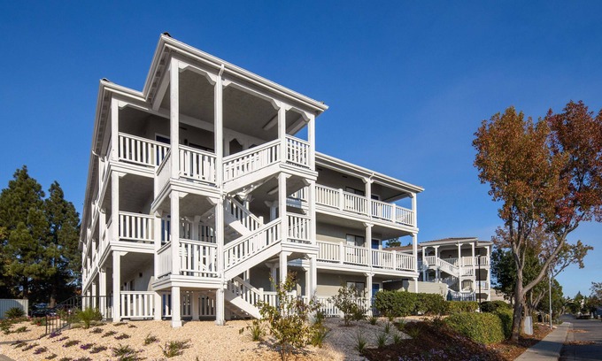 Fairfield Hotel | SureStay Hotel by Best Western Fairfield Napa Valley