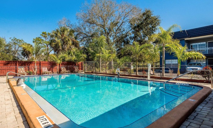 Indian Beach Sapphire Shores Hotel | SureStay Hotel by Best Western Sarasota Lido Beach
