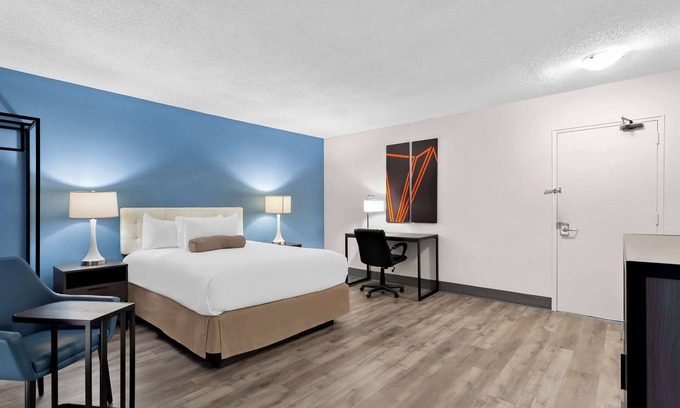 Windsor Hotel | SureStay Plus by Best Western Windsor
