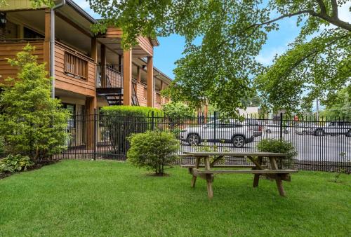 Woodbury Hotel | SureStay Plus by Best Western Woodbury Inn