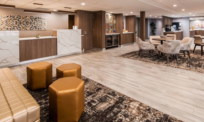 Lombard Hotel | SureStay Plus Hotel by Best Western Chicago Lombard