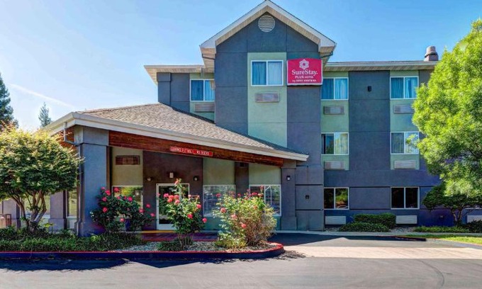 Redding Hotel | SureStay Plus Hotel by Best Western Redding