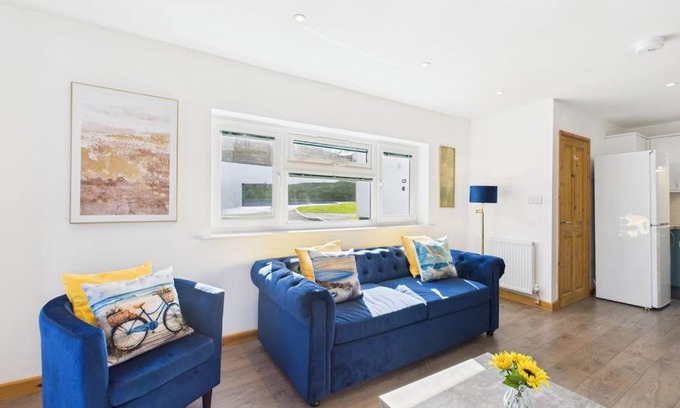 Newquay House | Surf View by Signature Stays - Newquay House with Pool - Parking - Sleeps 6
