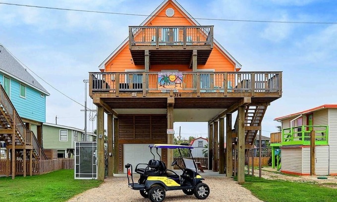 Surfside Beach House | 🌴Surfside Paradise #5-Amazing views, lift, EV chg🌴