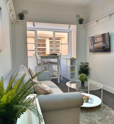 Darlinghurst Apartment | Surry Hills Charm Foodie Spot by Oxford St