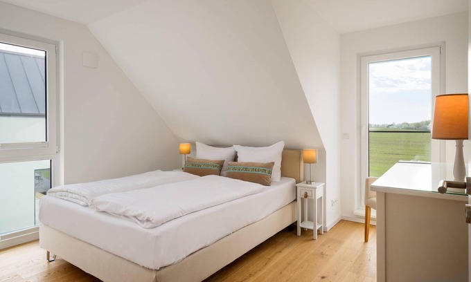 Muritz House | Sustainable Duncan House with fireplace, 3 bedrooms with en-suite bathroom