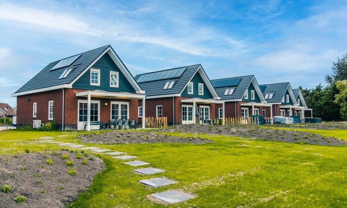 Medemblik Villa | Sustainable water villa with dishwasher, by a lake