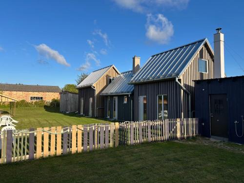 Pavilosta Ski Chalet | Svītrainās mājas