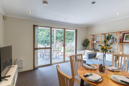 Applecross House | Swan Riverside 3B1B City House