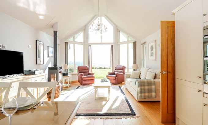 Eleighwater Cottage | SWANDOWN, 11 THE CYGNET, with pool in Cricket St. Thomas