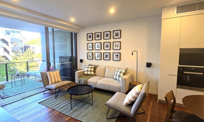 Rosebery Apartment | Swanky 2 bed apt with parking - Easy city access