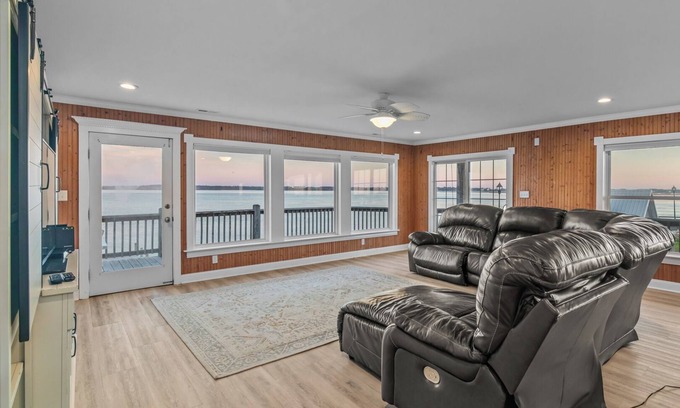 Swansboro Apartment | Swansboro's "Seaside Bliss" Apartment! ★Epic Sunsets★Walk Everywhere! ★Dock