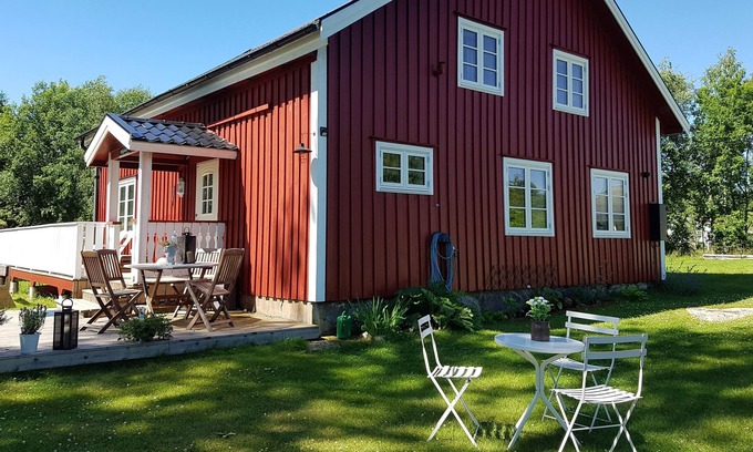 Ed House | Swedish house at the lake, calm and cozy, familyfriendly, boat, wifi