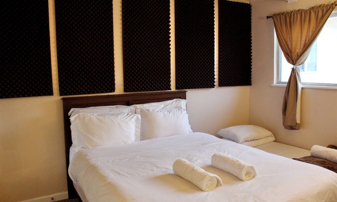 Centerville House | Sweet Comfy 3 Bedroom 2 Full Bath House with Fast Internet in Silicon Valley