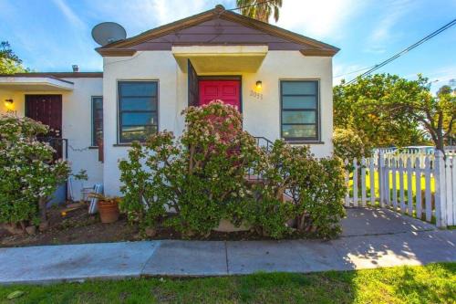 Bankers Hill House | Sweet n Cozy Cottage near Little Italy & Gaslamp