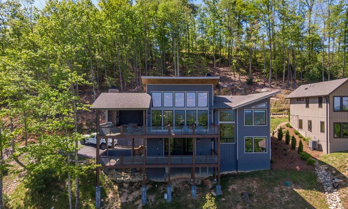 Deep Gap House | Sweet Sejour - Luxury home in BRMC with long views, hot tub, pool table