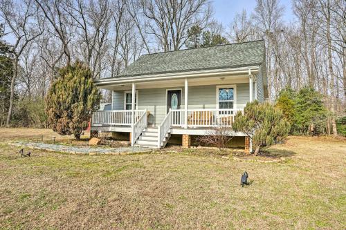 Loretto House | Sweet Vacation Cottage with Deck and Grill!