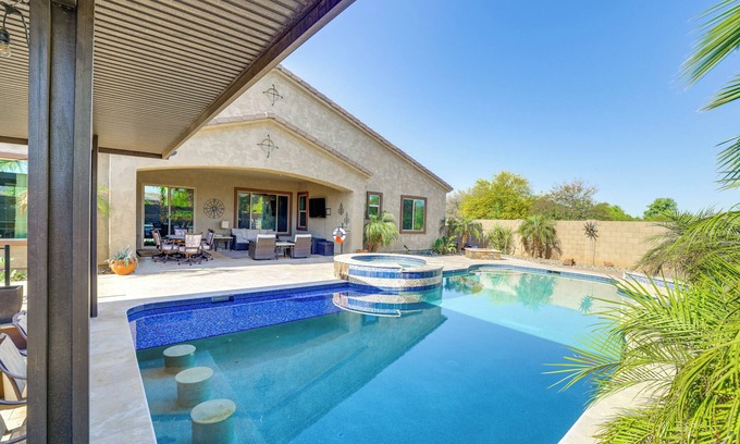 Goodyear House | Swim-Up Bar & Putting Green: Goodyear Getaway!