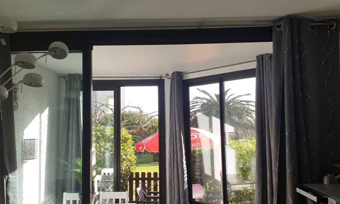 Le Barcares Apartment | Swimming pool, apartment in residence on ground floor, free parking opposite.