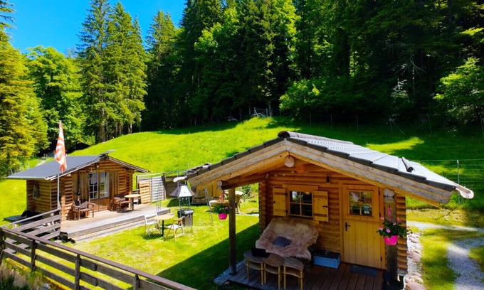 Sigriswil Cabin | SwissHut Idyllic Farm Cabin - Chalet Grabenmühle 1
