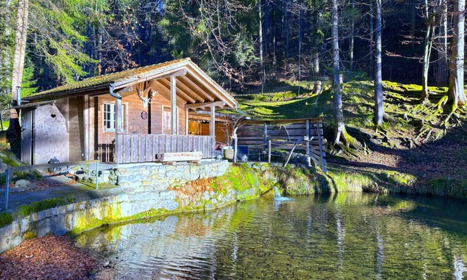 Sigriswil Cabin | SwissHut Idyllic Farm Cabin - Chalet Grabenmühle 2