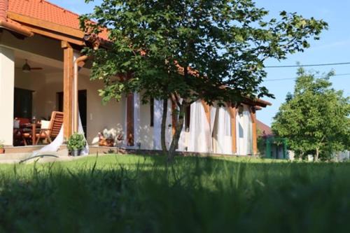 Balatonfokajar Apartment | Tündérkert Villa