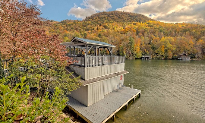 Clayton House | T Landing Top & Bottom Units