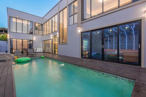 Na Kluea Villa | T M L-Jomtien Beach 4 bedrooms - independent swimming pool and KTV