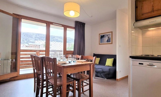 Saint-Etienne-en-Devoluy Apartment | T2 Cabine 6 pers avec Balcon, Parking et Casier à Ski, Près des Pistes - FR-1-525-193